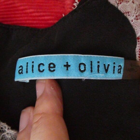 Alice + Olivia Sleeveless Floral Lace Shoulder Top - Picture 3 of 8